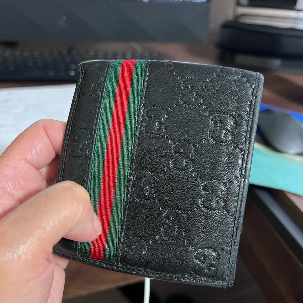 Gucci Embossed Black Wallet with Red and Green Accents - Picture 14 of 14